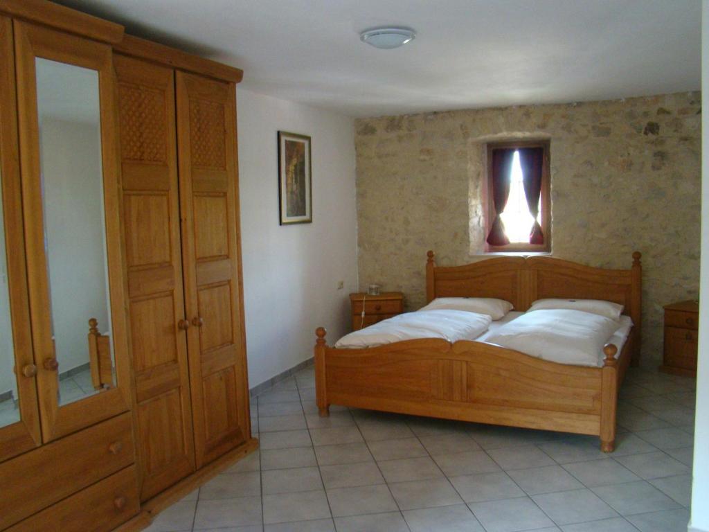 Burg Katzenstein Hotel Katzenstein  Bilik gambar