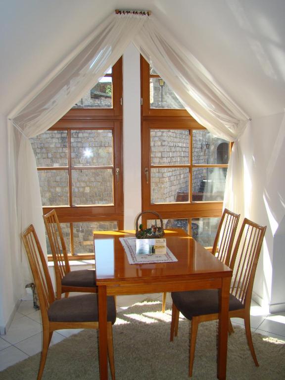 Burg Katzenstein Hotel Katzenstein  Bilik gambar