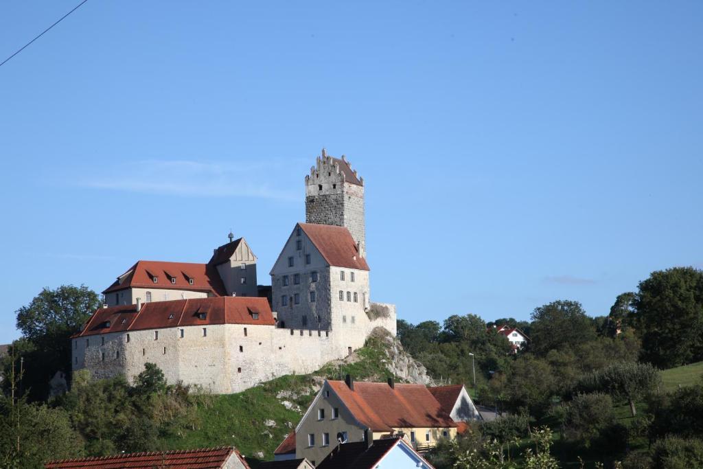 Burg Katzenstein Hotel Katzenstein  Luaran gambar
